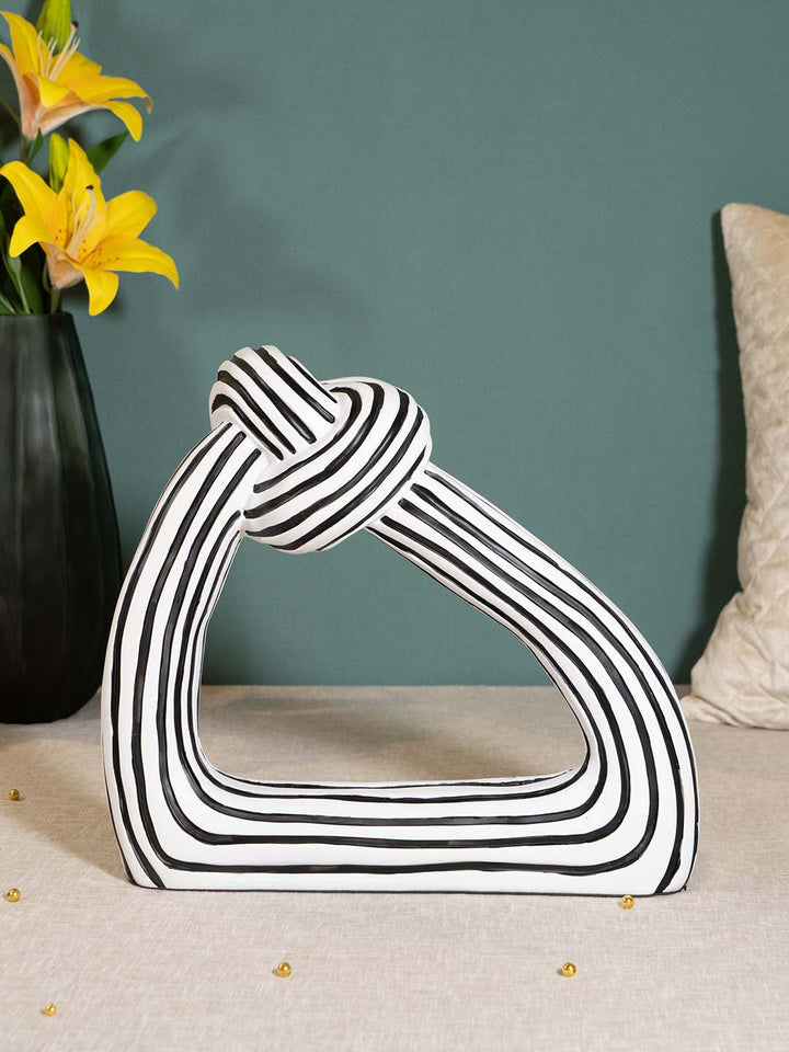 Buy Knotted-Triangle-Black-&-White-Big-Polyresin-Eh044083002